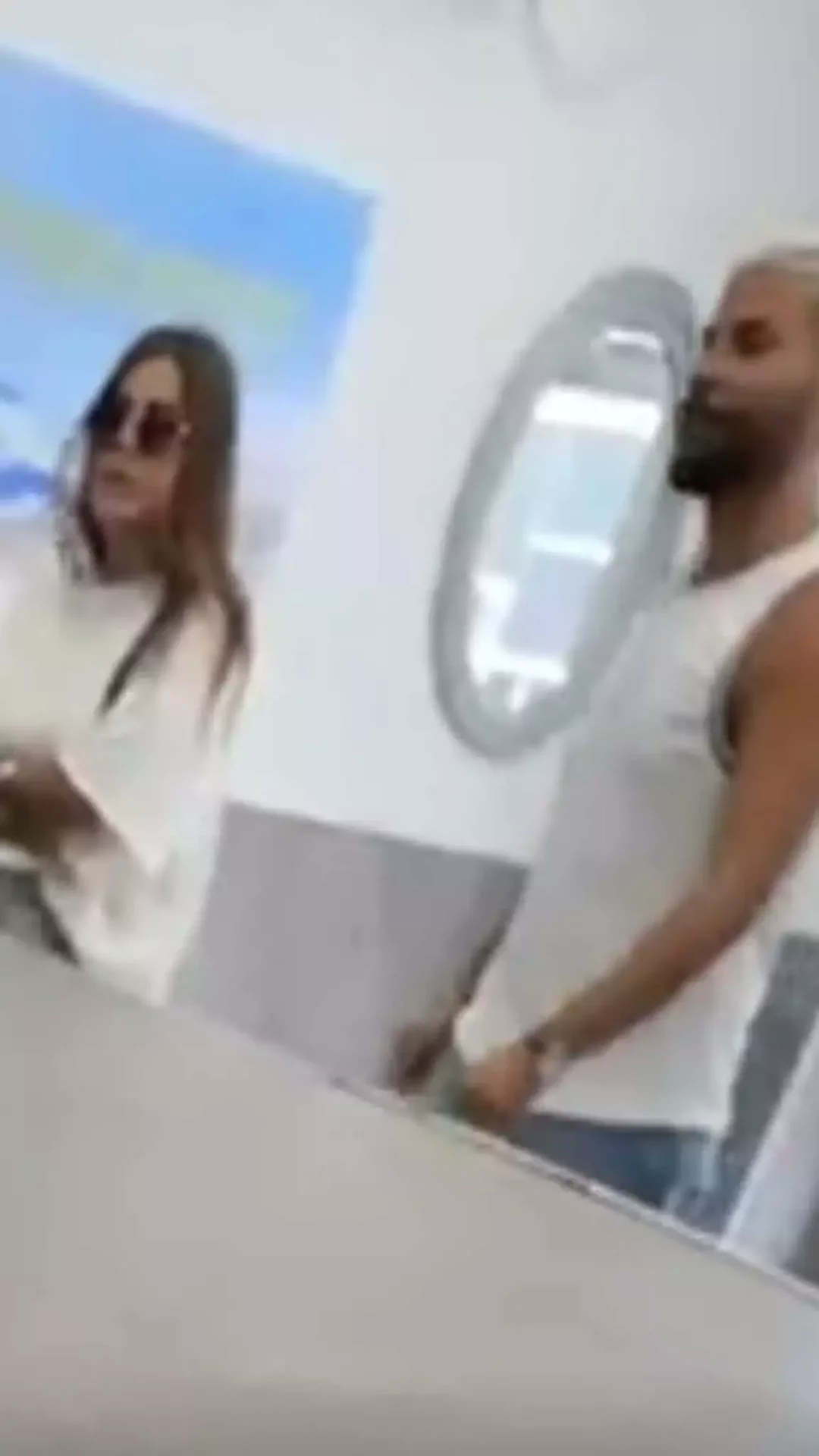 ספיר וליאל בתחנה