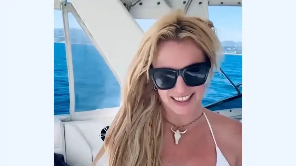 בריטני ספירס חוזרת לרשת אחרי המעצר: התמונה עם הילדים שתפסה את כולם לא מוכנים