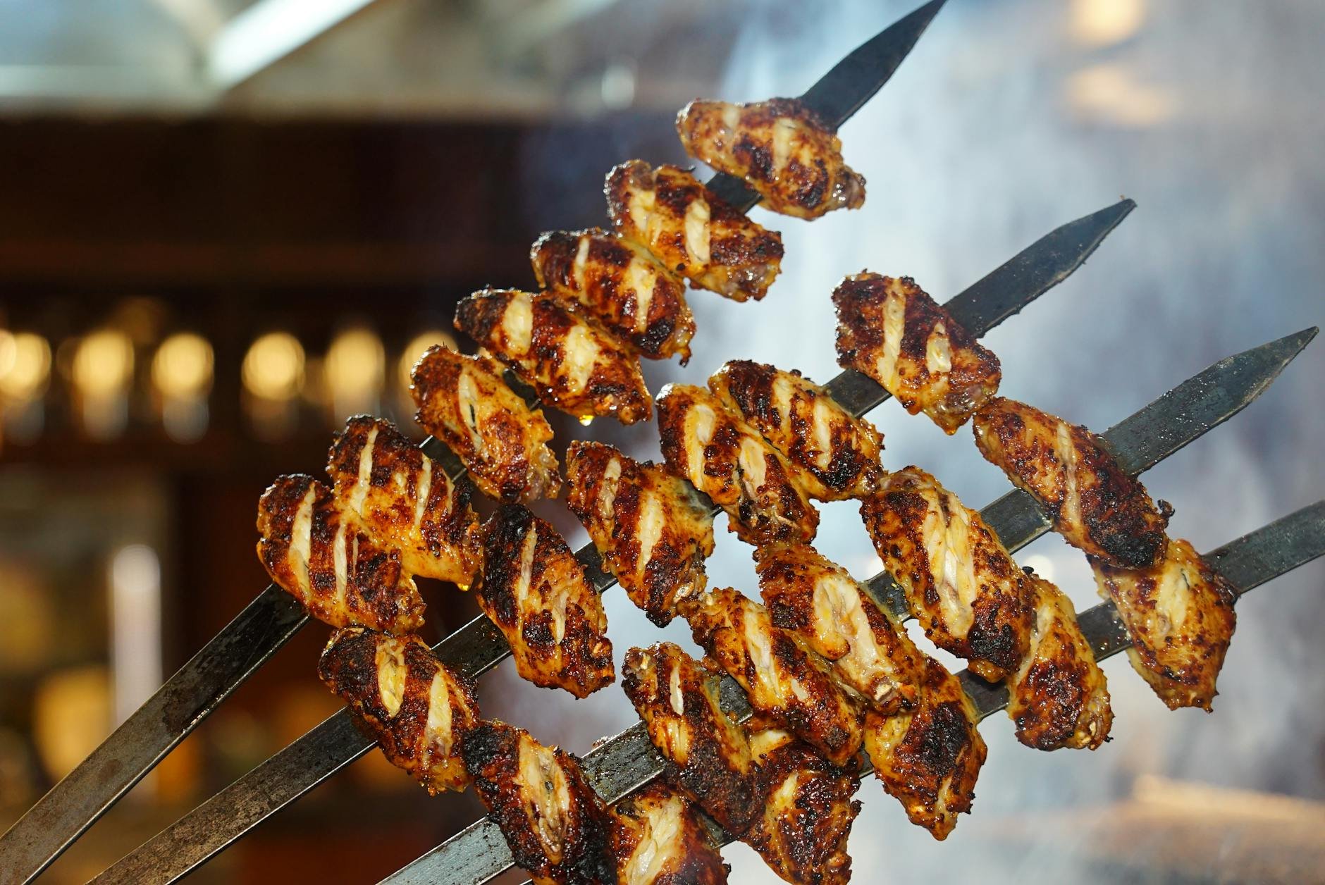 מנגל קיצי באביב בריא ועשיר בחלבון: ירקות ועוף בגריל