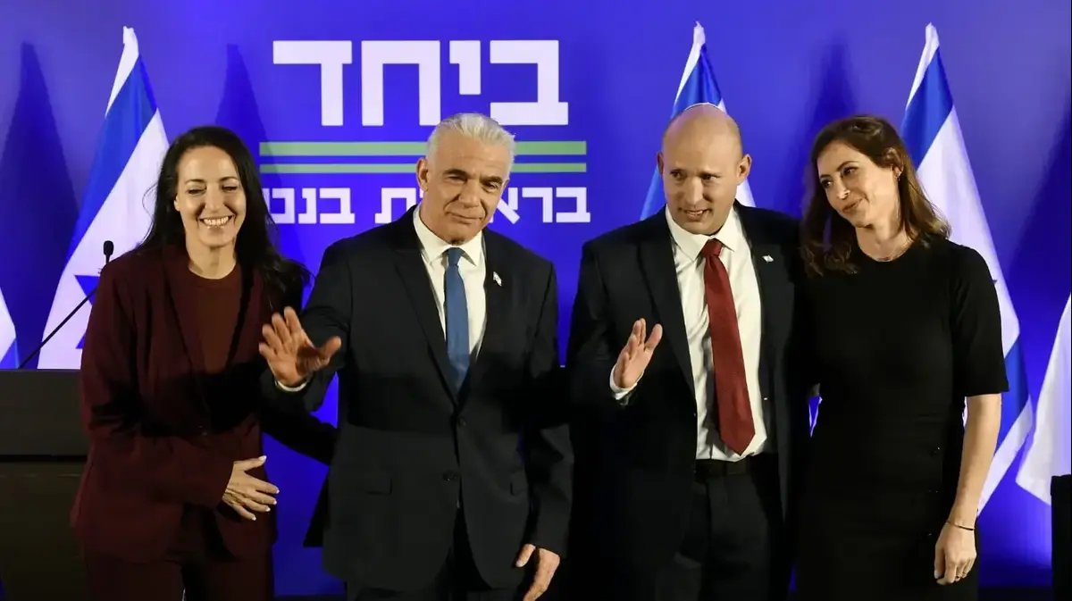 נפתלי בנט ויאיר לפיד איחוד מפתיע: בזכות שתי הנשים מאחורי הקלעים