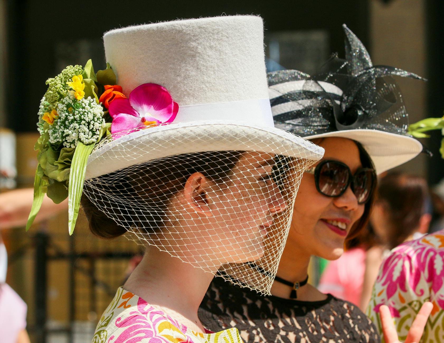 זארה טינדל ומיה: איך Ladies Day באיינטרי הפך לתצוגת אופנה לוהטת?