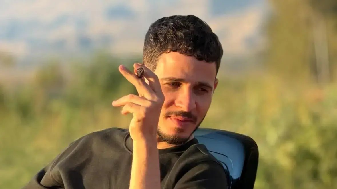 יאיר שרקי בתמונות חדשות: בלי כיפה ועם סיגר ביד, מה באמת קרה שם?