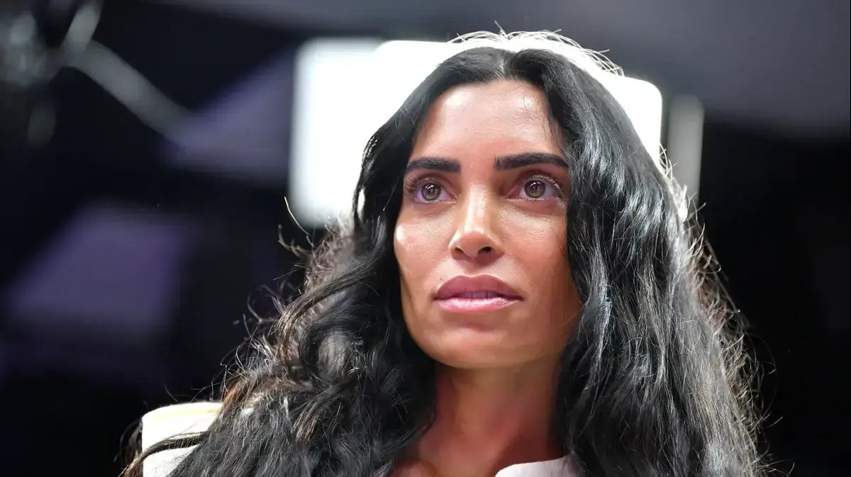 לוסיה מוראלס ממפרץ האהבה: ביקשו ממנה כסף והיא ענתה למבקרים בצורה מפתיעה
