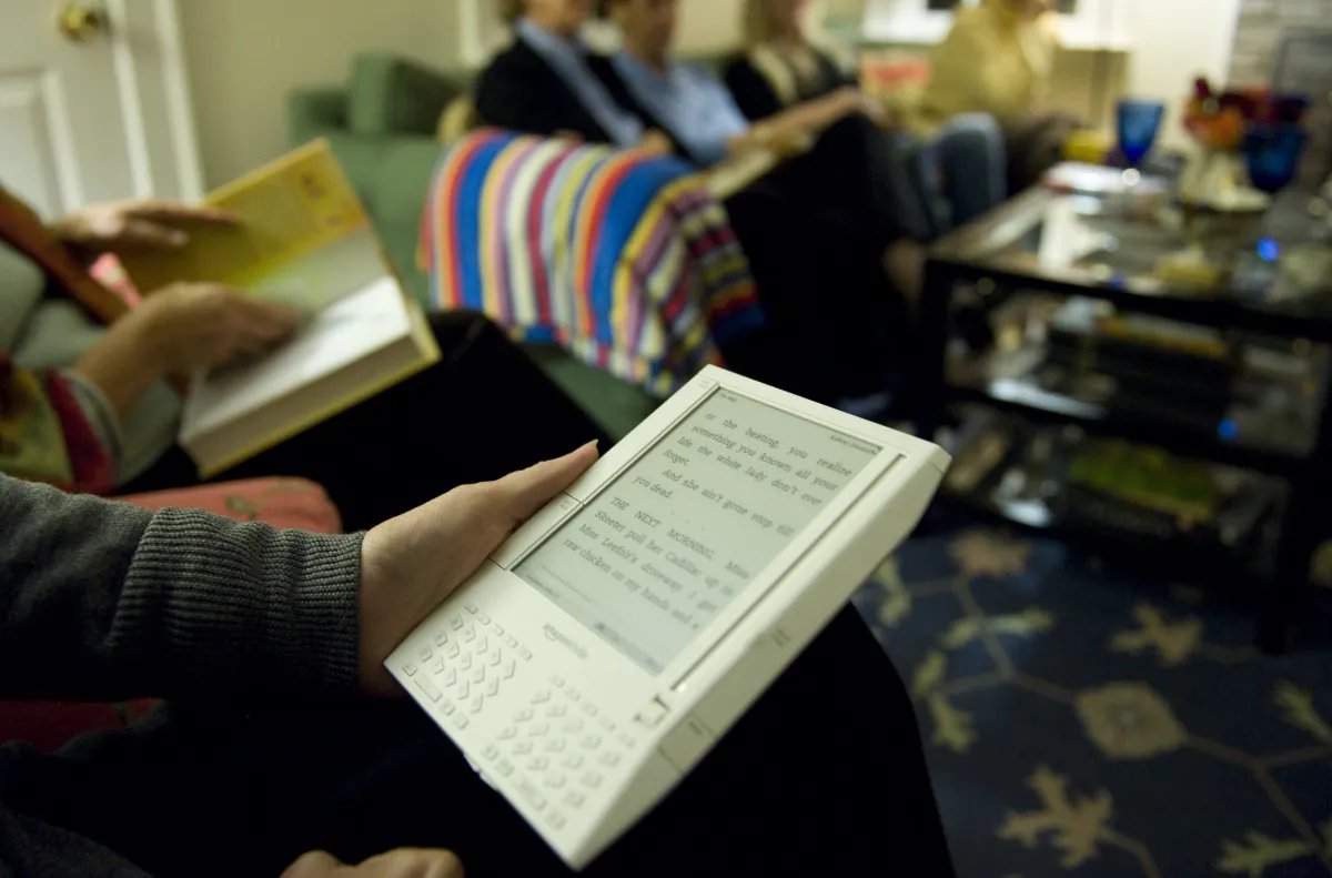 Kindle ישנים: איך פורצים למכשיר אחרי שאמזון מפסיקה תמיכה?