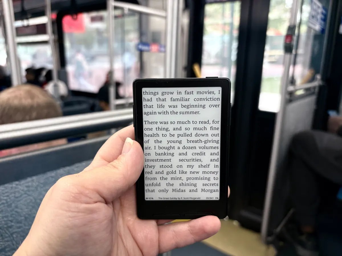 הקורא המגנטי הקטן של Xteink X3: באמת יעצור את הדום-סקרולינג?