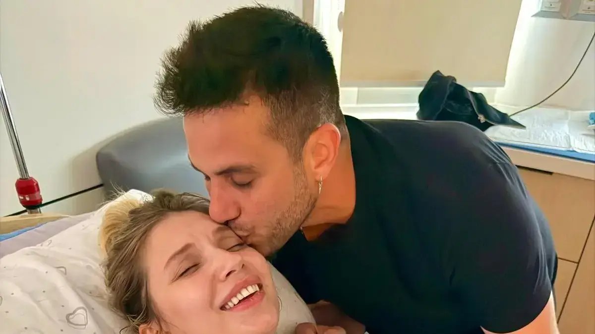קווין רובין ודניאלה קריסטיה הפכו להורים לשניים: התמונה מחדר הלידה שגרמה לכולם לבכות