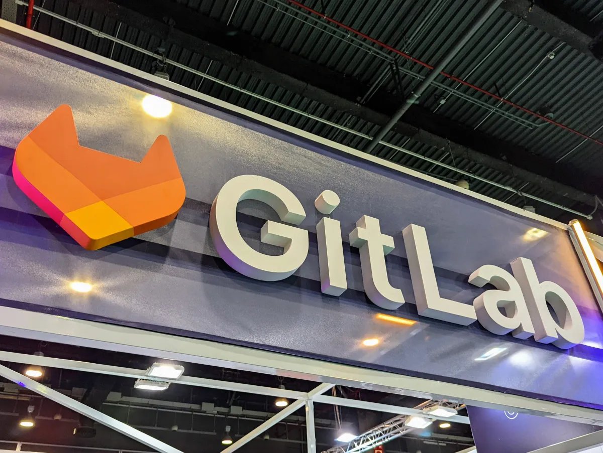 GitLab פיטרה 14%: למה זה קורה דווקא כש-AI בום?