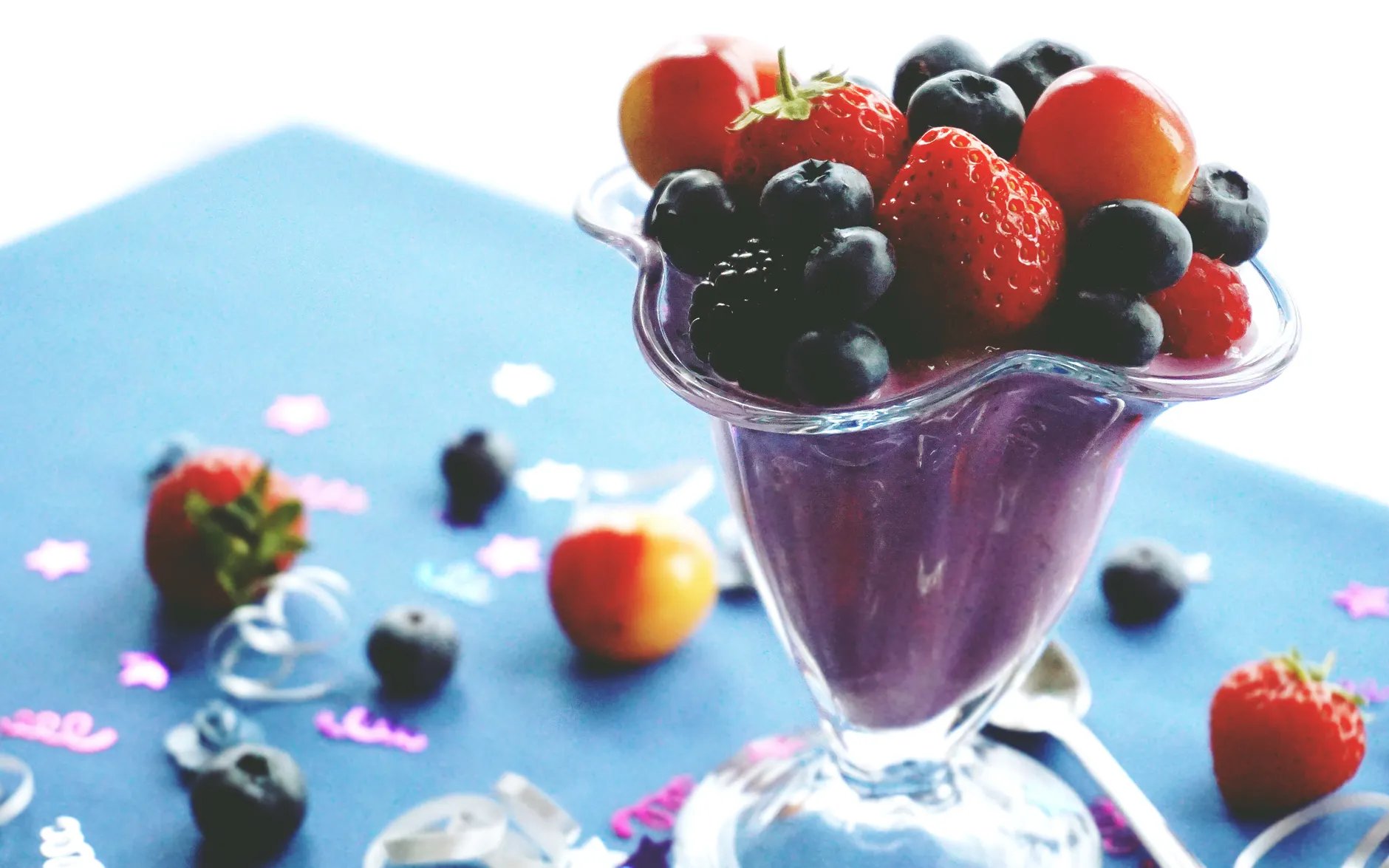 שייקים קרים בקיץ בריאים ועשירים בחלבון — 5 דקות הכנה