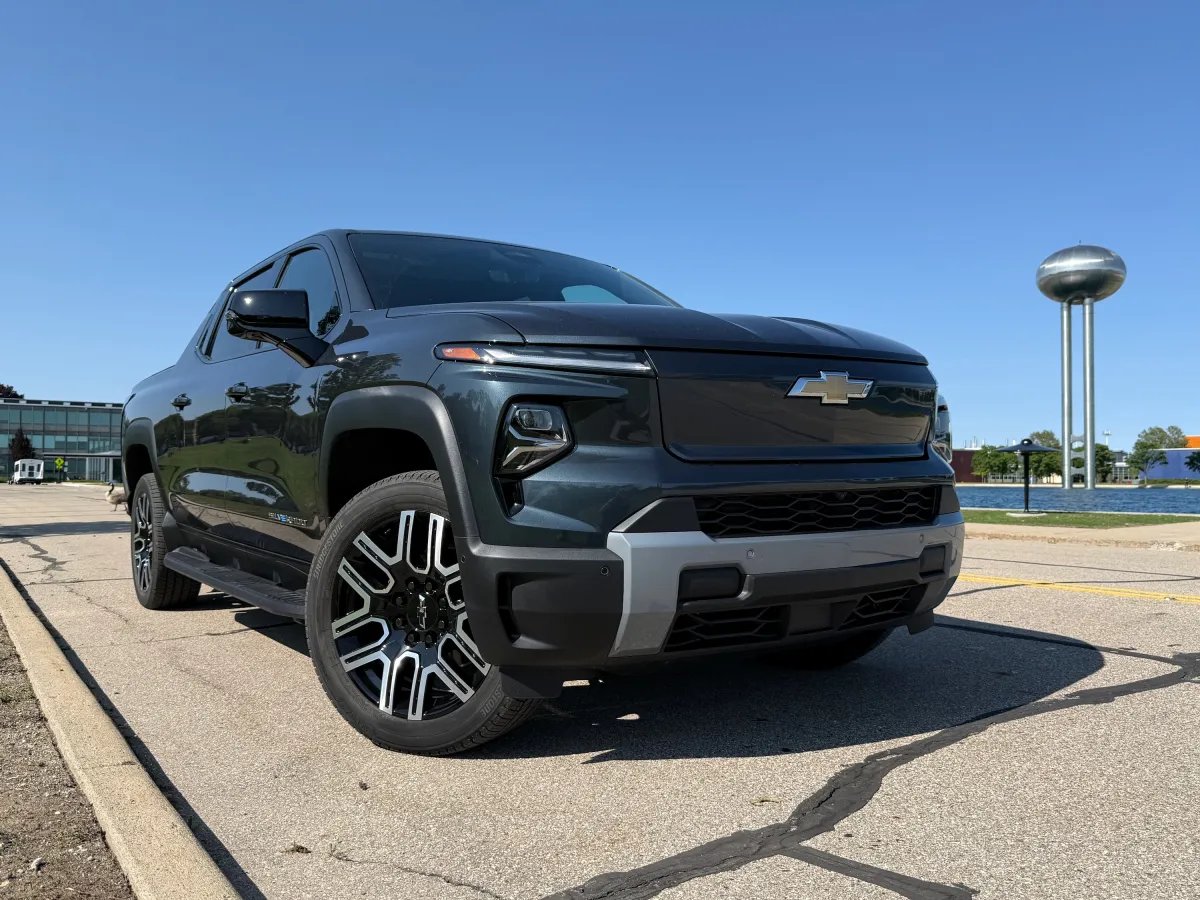 שברולט Silverado EV: EV משגע לטנדר אמריקאי? למה אף אחד לא קונה?